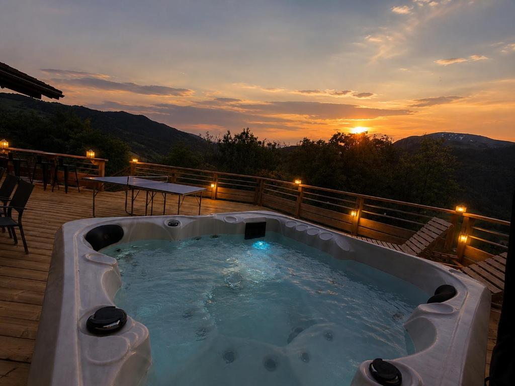 Charming family Chalet for 8 people, with private Hot Tub - 4
