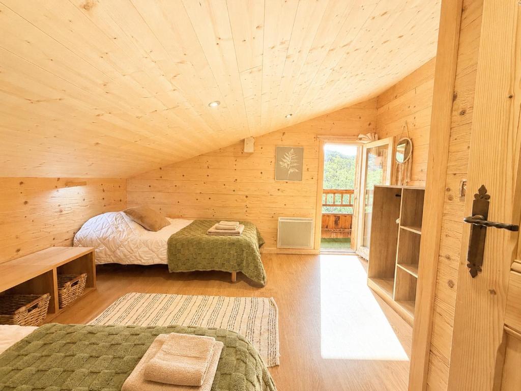 Charming family Chalet for 8 people, with private Hot Tub - 5