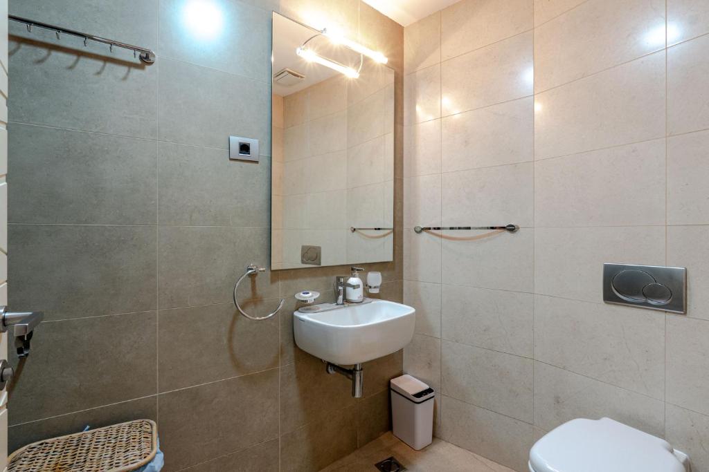 Amazing sea view luxury apartment in center of city near the beach - 2