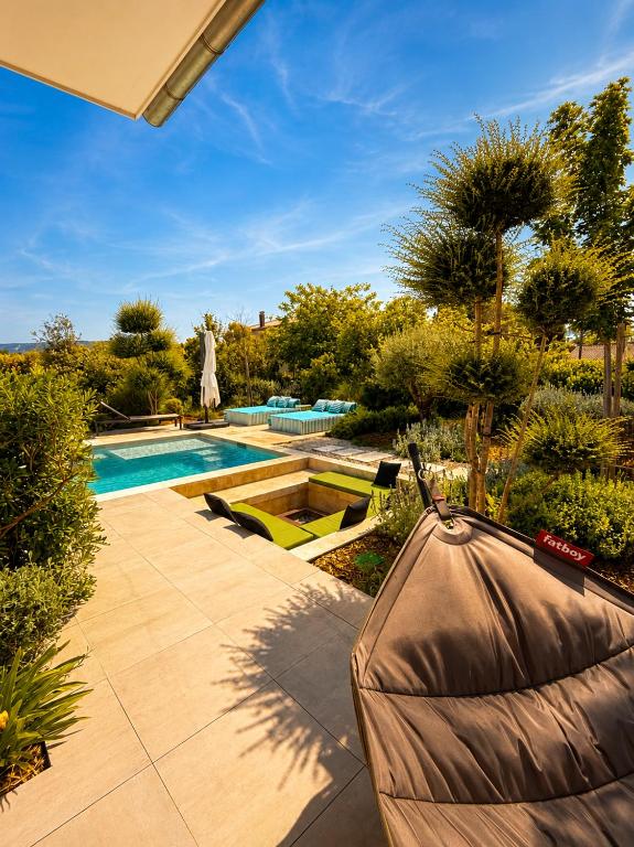 Oasis&Nirvana Lisle sur Sorgue piscine Barbecue Brasero Babyfoot 4 chambres climatisées - 2