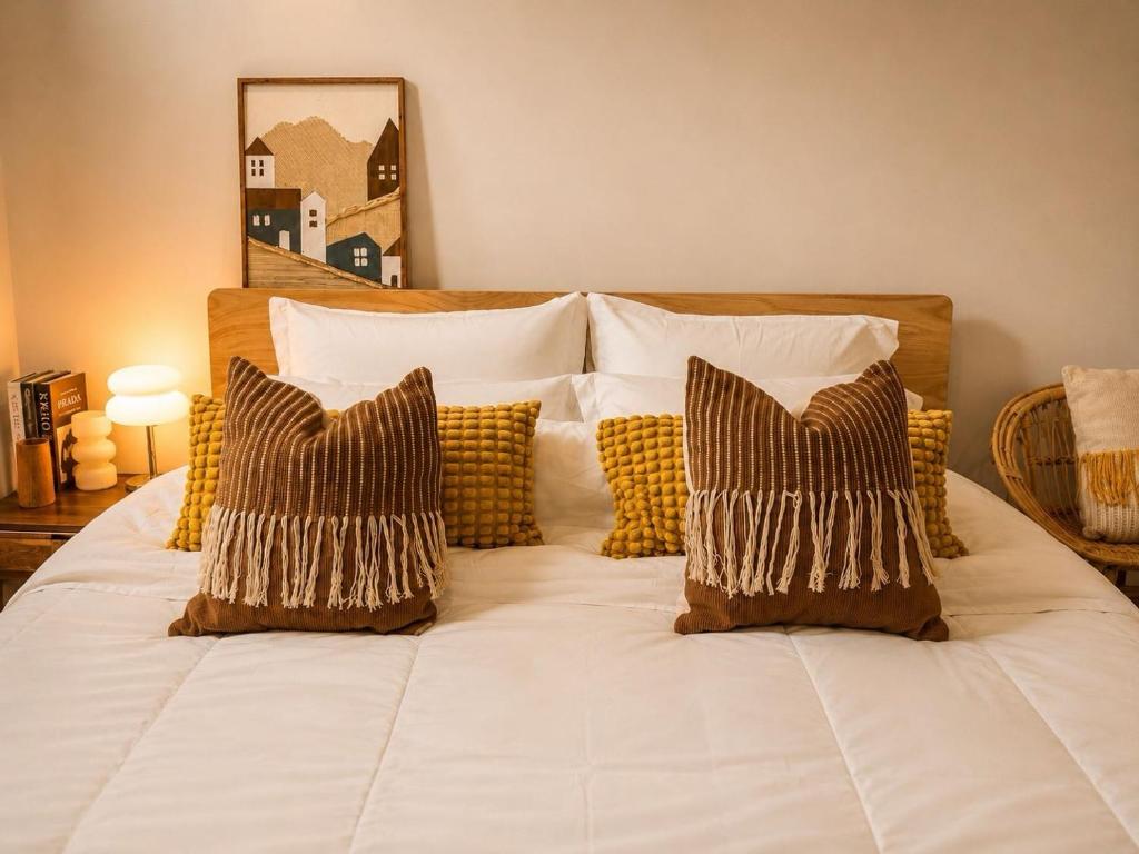 1Room 1 min to Chiang Mai Gate and motor rent