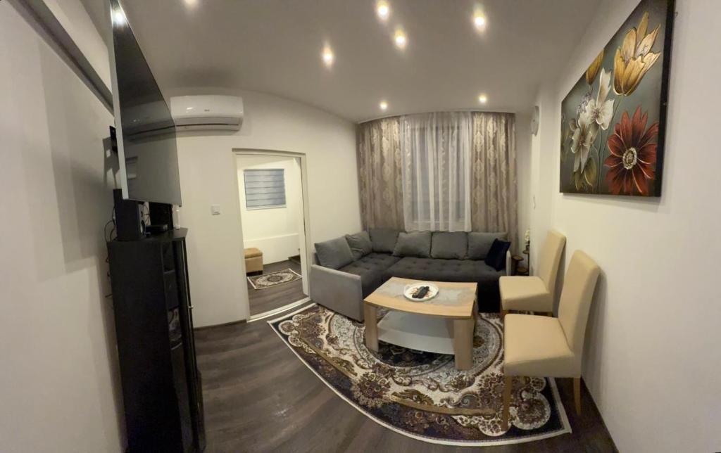 Red Roof Apartment Free parking - 5
