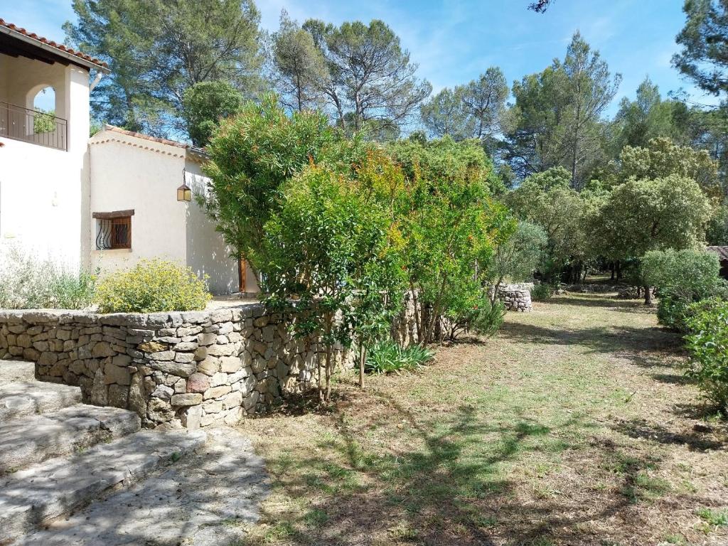 Idéale pour couple - Maison en Provence avec piscine et grand terrain - 4