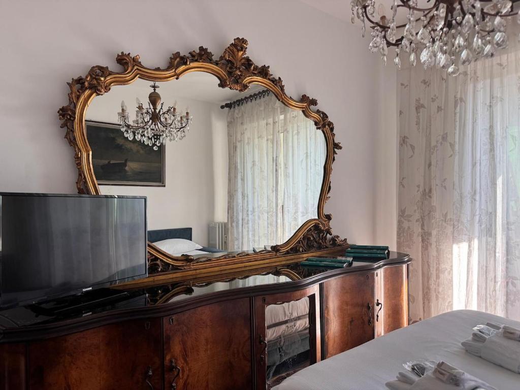 L Archè San Siro Golden Mirror Home Milano - 1