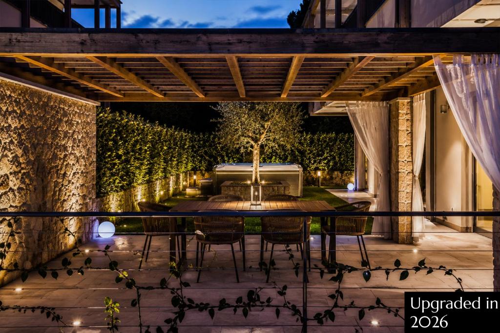 SalvatoreHomes - Luxury in the Centre of Bardolino with Private Jacuzzi & Direct Access to Infinity Pool - Casa Olivia - a 5 Star Luxury Collection at Lake Garda - 3