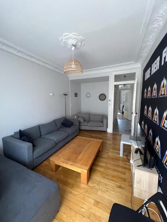 Chambre dans un appartement à 2 minutes à pied de la gare et GEM - 1
