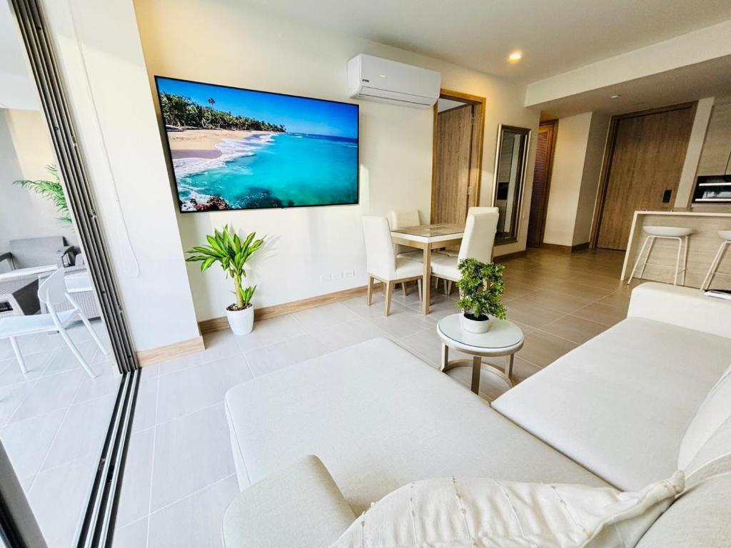 Oceanfront Residence at Exclusive Beach Club - 3