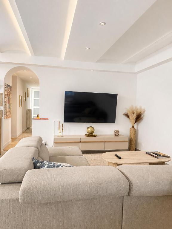 Quiet Private Apartment - 2min Train Station - 5min Palais Croisette - Private entrance - 4