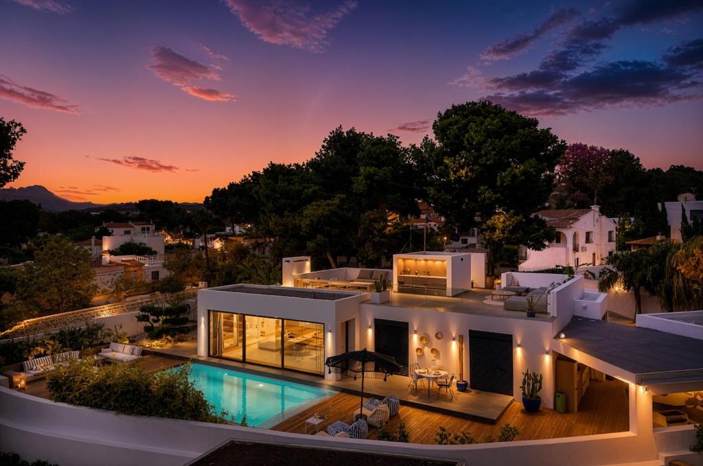 Design villa, Private pool, Sea Views, BBQ - 1