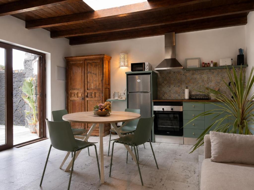Villa Blanco - Romantic Hideaway - Private Villa for Couple - 3