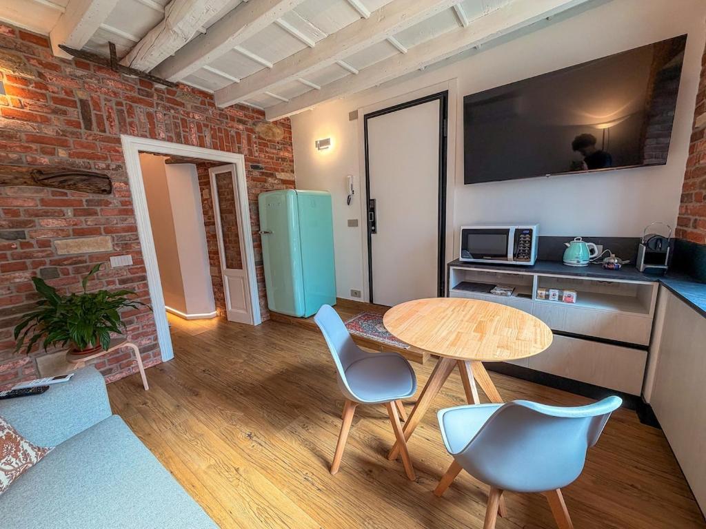 The Sound, Chic Historic Apartment 500m from lake - 1
