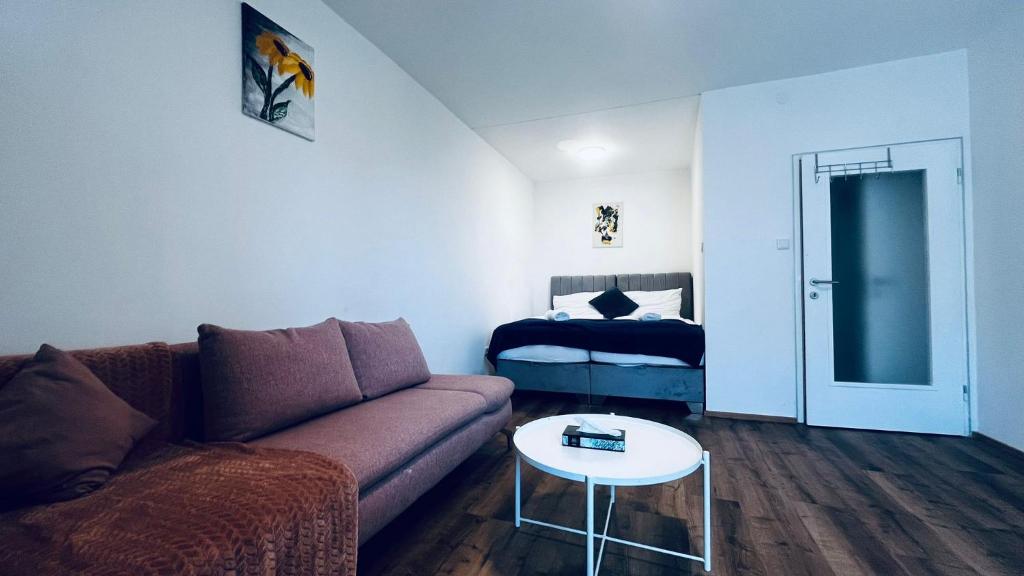 Studio Apartment at Train station and City center - 4