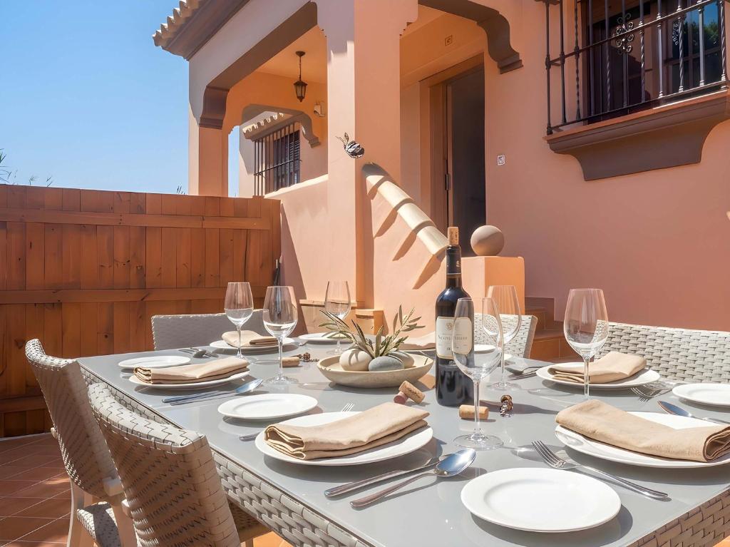 Casa con terraza cerca del pueblo solo alquilamos a familias - 1