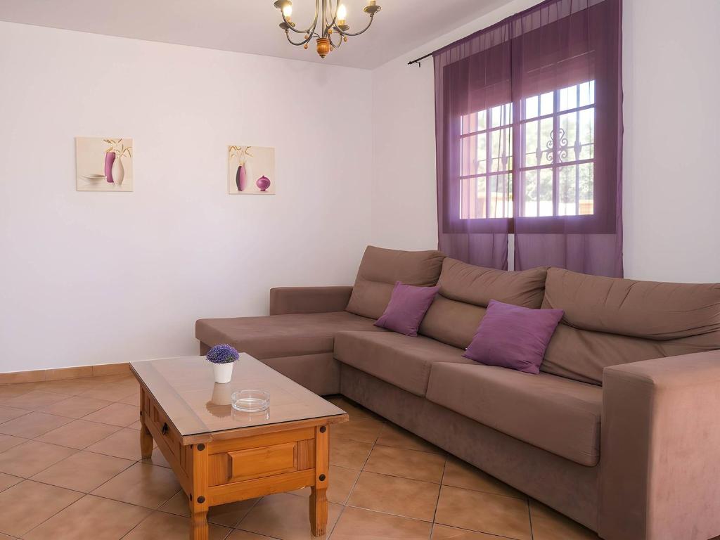 Casa con terraza cerca del pueblo solo alquilamos a familias - 3