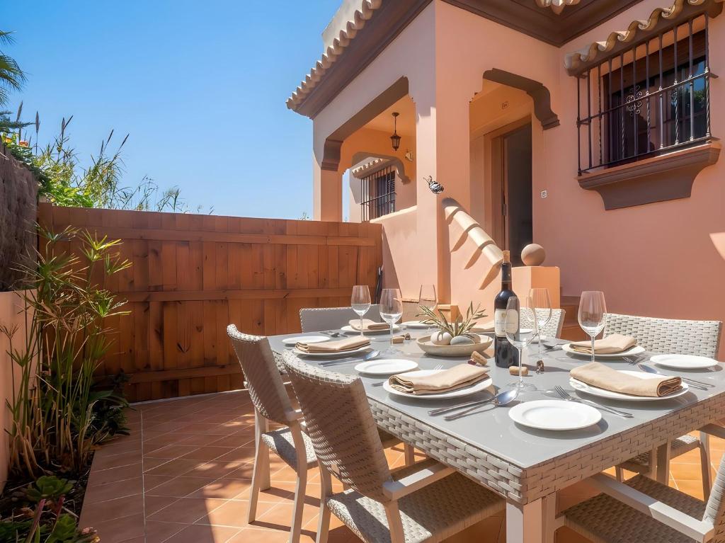 Casa cerca del pueblo terraza privada alquilamos a familias - 1
