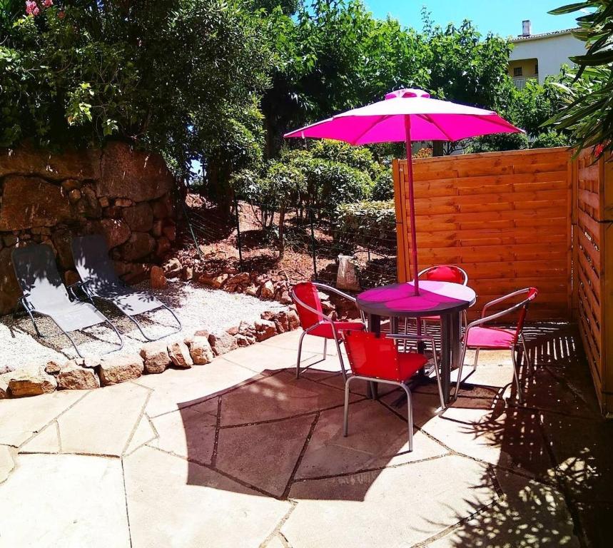 STE83 Le Lagon bleu - Flore 04 - rez de jardin avec terrain privatif - tennis - piscine pour 4 personnes - 2