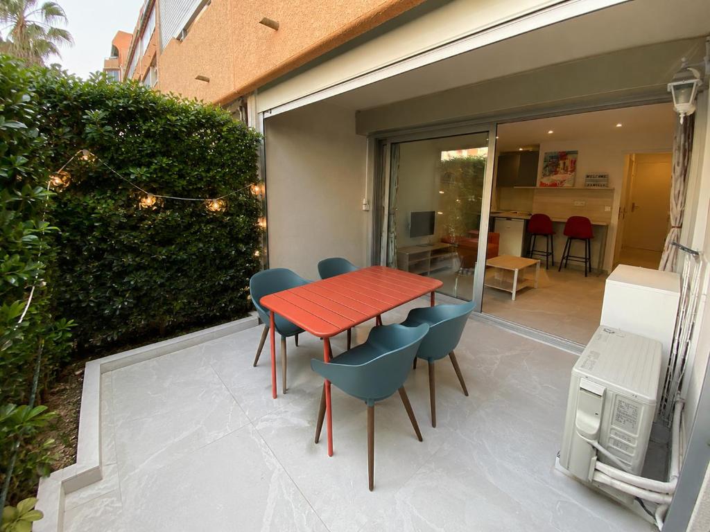 T2 climatisé avec terrasse, port Santa Lucia à 2 min mer - 2