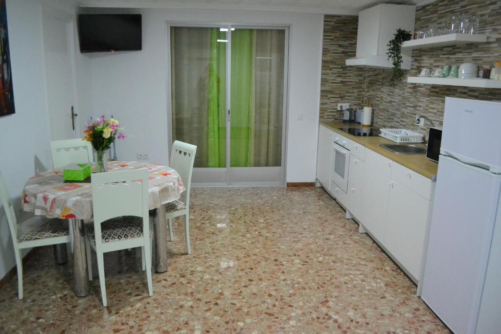Superb 1 Bedroom Apartment with Gallery CB7EV - 1