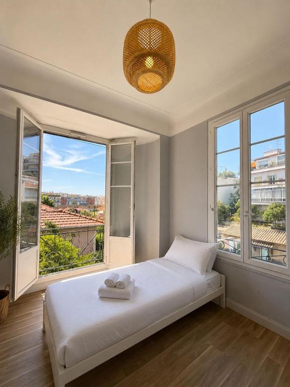 Charming 3 Bedrooms Seaside Apartment 2 Bedrooms Available Before 20 May - 3