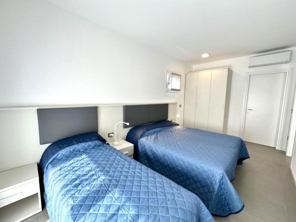 400m beach apartment with pool - 3