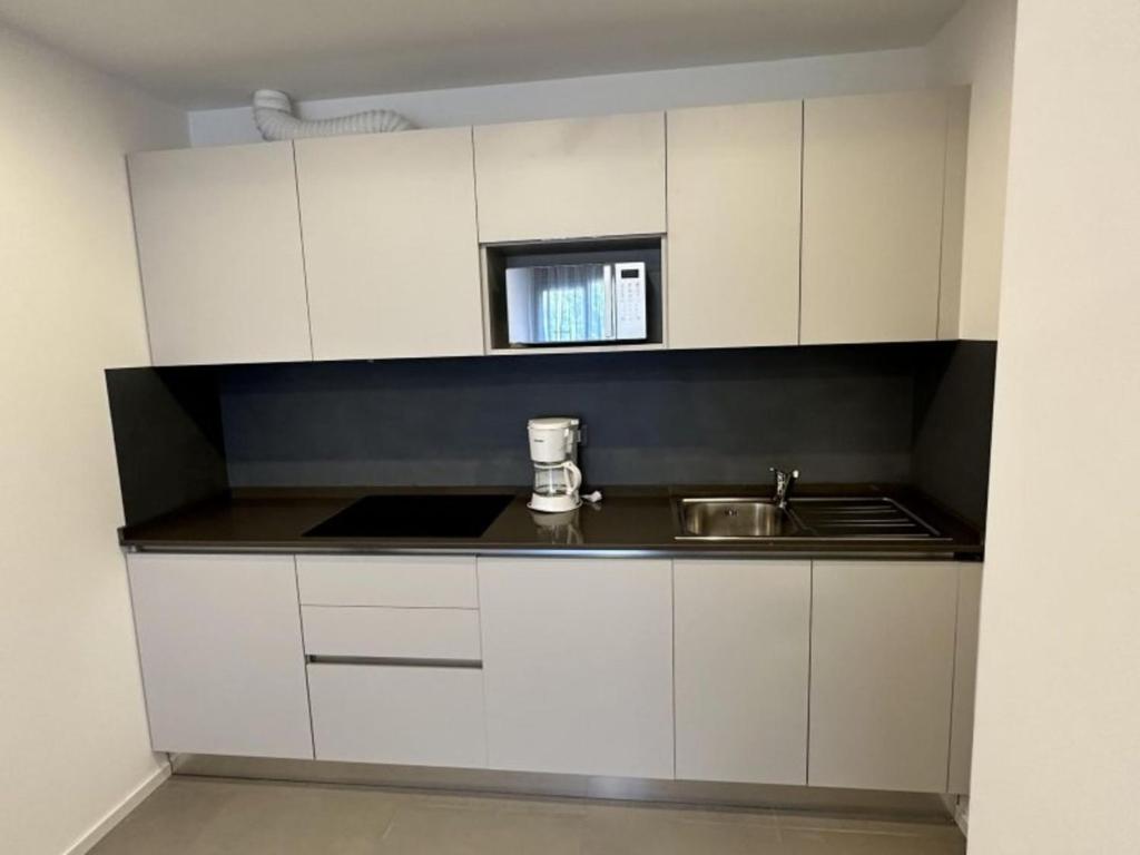 400m beach apartment with pool - 4