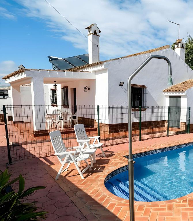 Casa con piscina privada muy cerca del pueblo - 4