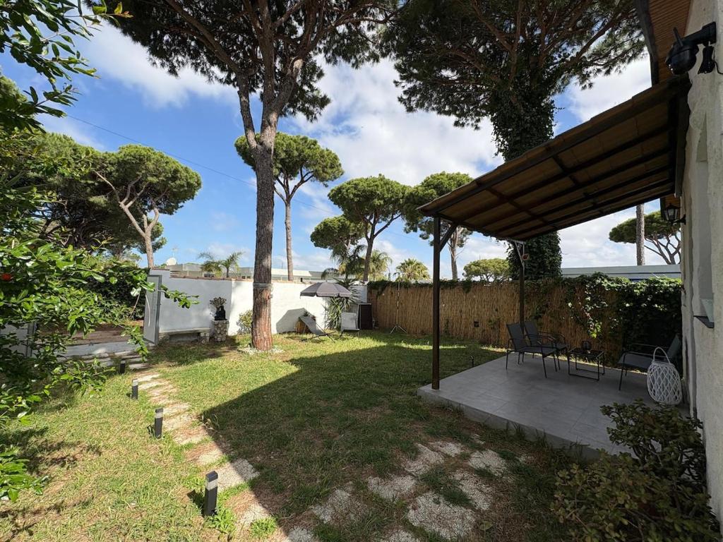 Cozy Chalet with Garden BBQ Near la Playa de La Barrosa By Chiclana Dreams - 4