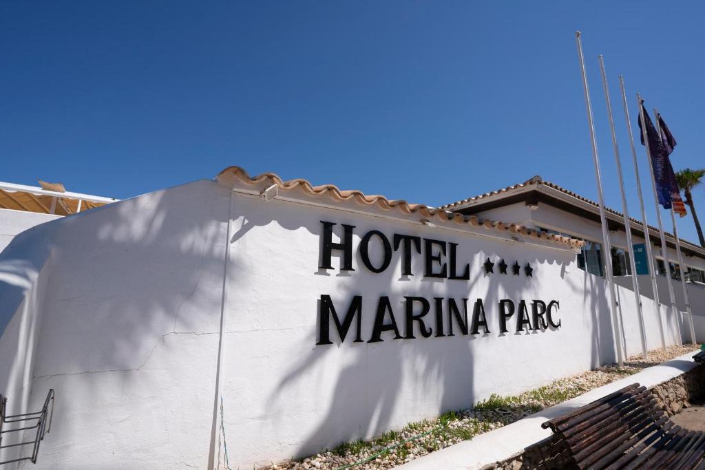 BLUESEA Marina Parc — Hotel building in Arenal d'en Castell, Balearic Islands