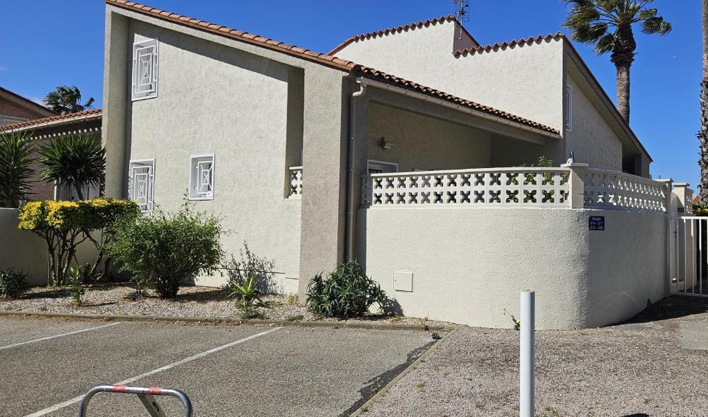 Maison au port de Saint Cyprien - 1
