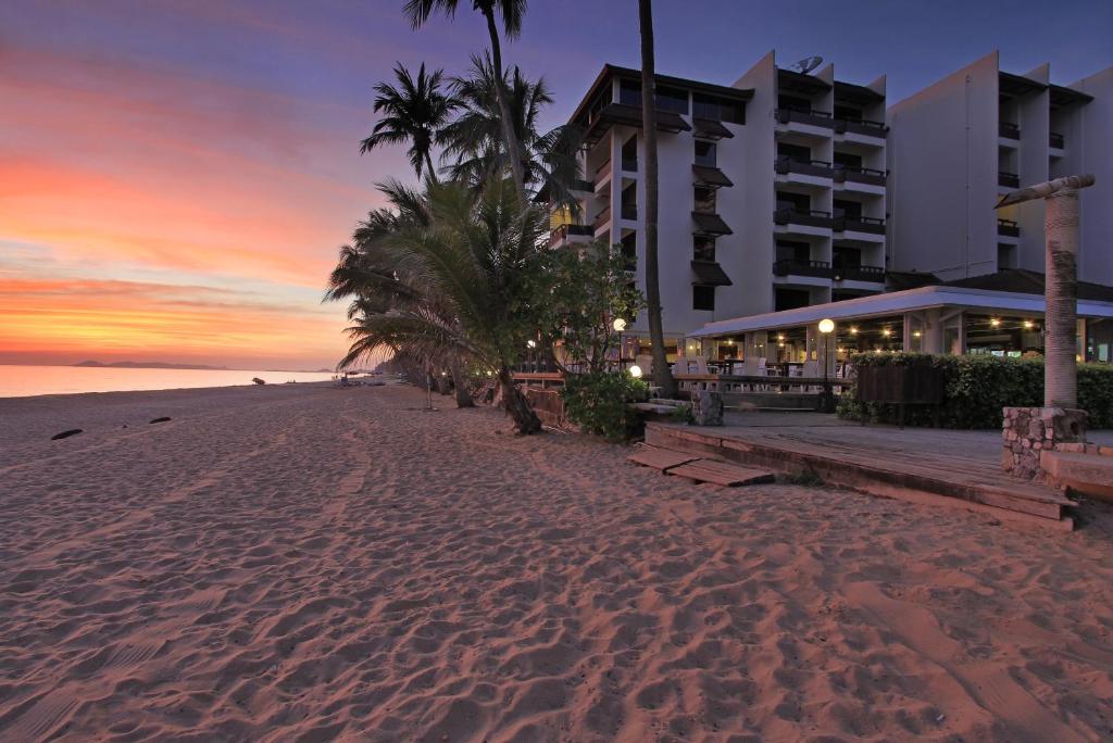 Beach, Rayong Chalet Resort in Rayong