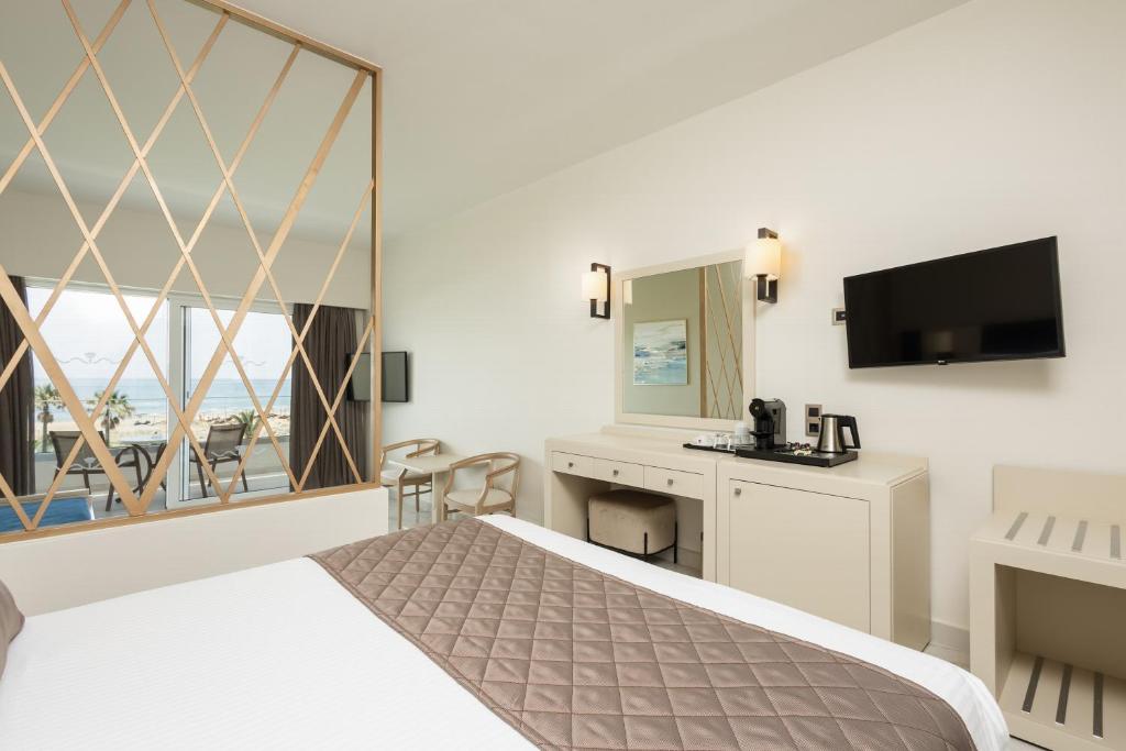 Vantaris Palace — Hotel rooms in Georgioupolis