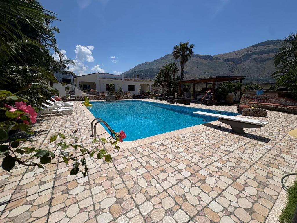 Oliveri's Home - 4