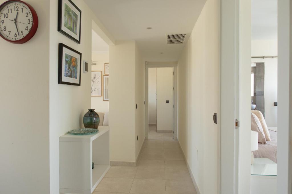 Stylish 2 bedroom penthouse with breathtaking view - 2