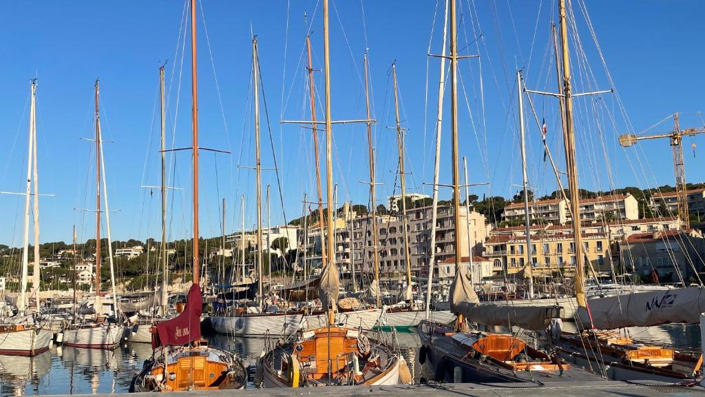Chambre cosy avec terrasse arborée, Cassis, calme, parking, plage à 10 min - 5