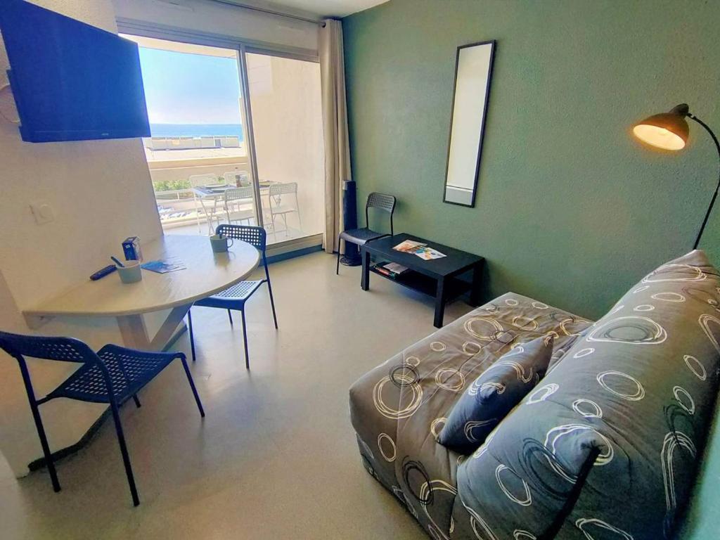 Appartement 2 pièces pour 5 pers avec piscine et parking face à la mer - FR-1-696-130 - 3