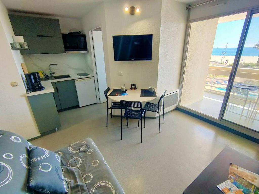 Appartement 2 pièces pour 5 pers avec piscine et parking face à la mer - FR-1-696-130 - 4