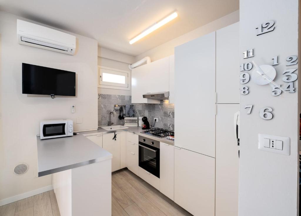 Bardolino Spritz, Balcony, beach access and aircon - 2