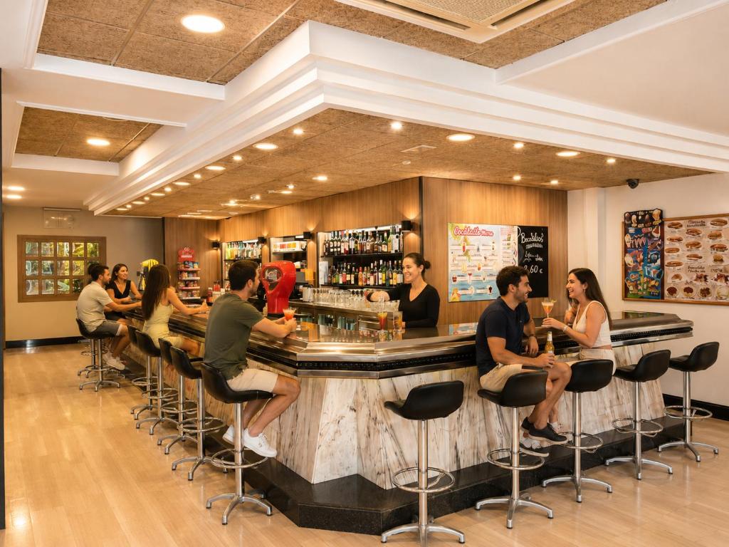Hotel Astoria Park — Restaurant & bars in Lloret de Mar, Catalonia