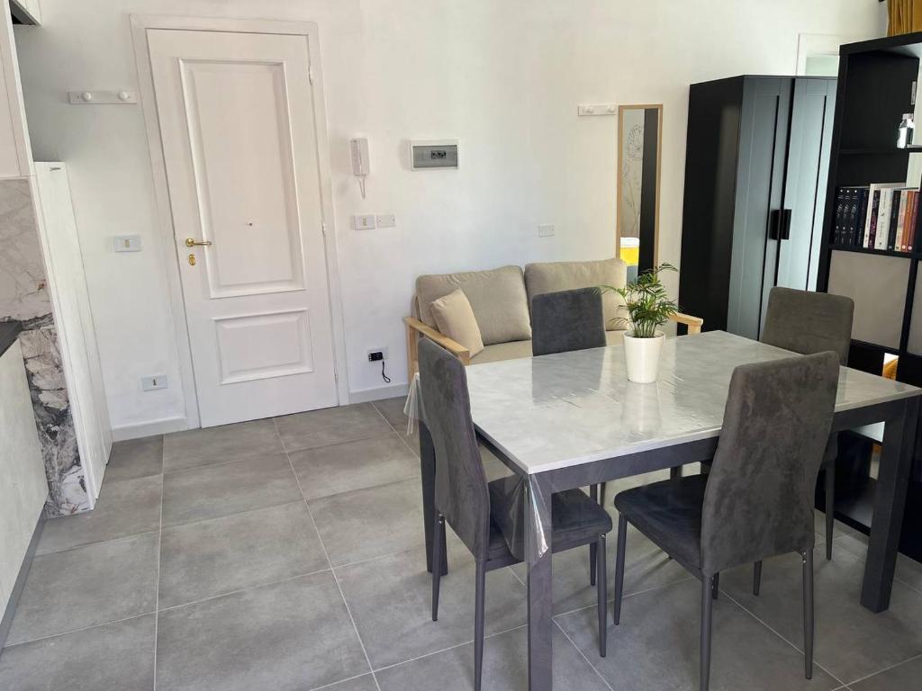 Apartment, Sulina's House - 5