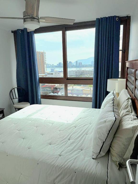 Habitación con baño privado, con una vista espectacular a la playa Cavancha - 1