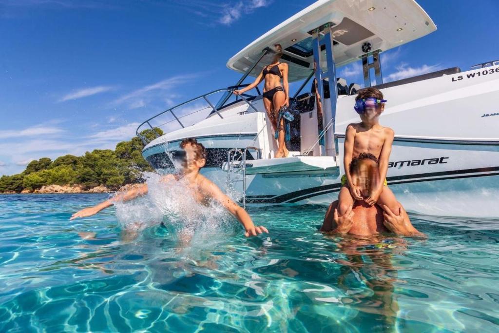 Blue Sea Experience Charter - 1