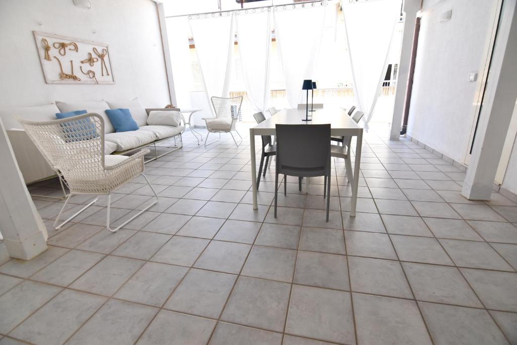 Marina Central Beach House - 3