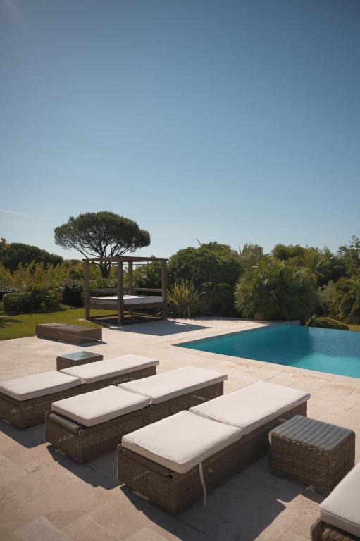 Luxury Mediterranean Villa with Pool & Helipad - 3