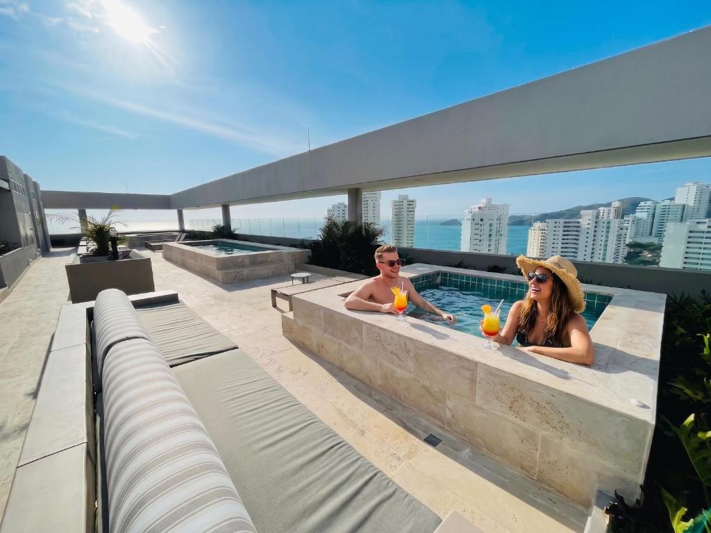Exclusive Experience Rooftop & Pools - 3