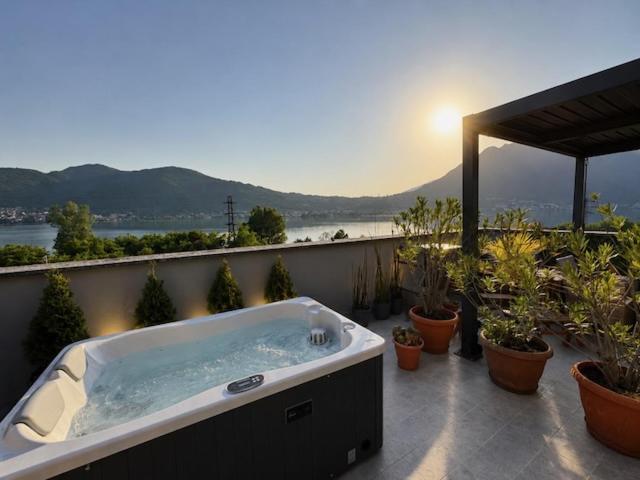 Felicita Cascata Terrace with Lake View - 3