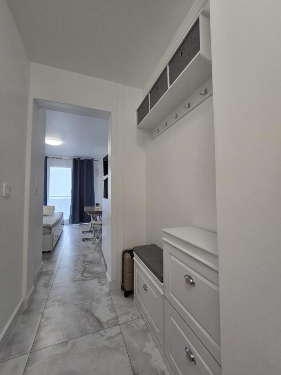 Cozy Seaside Studio with Private Parking - 4