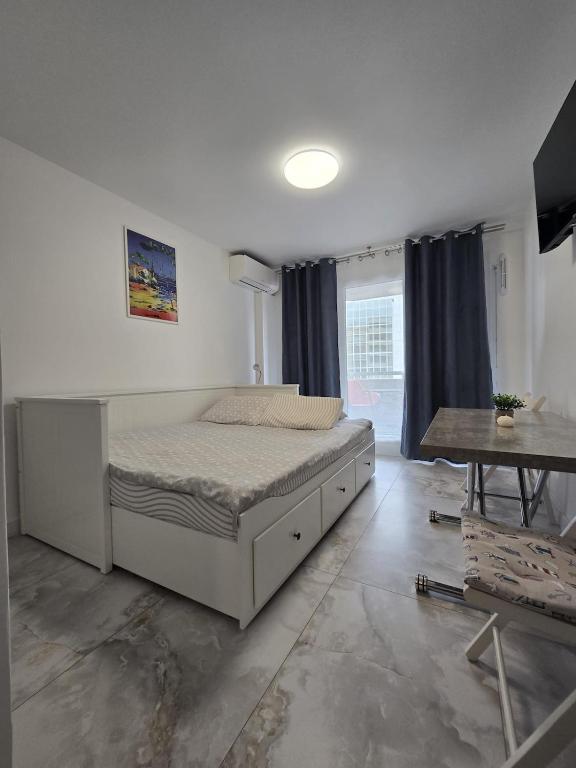 Cozy Seaside Studio with Private Parking - 1