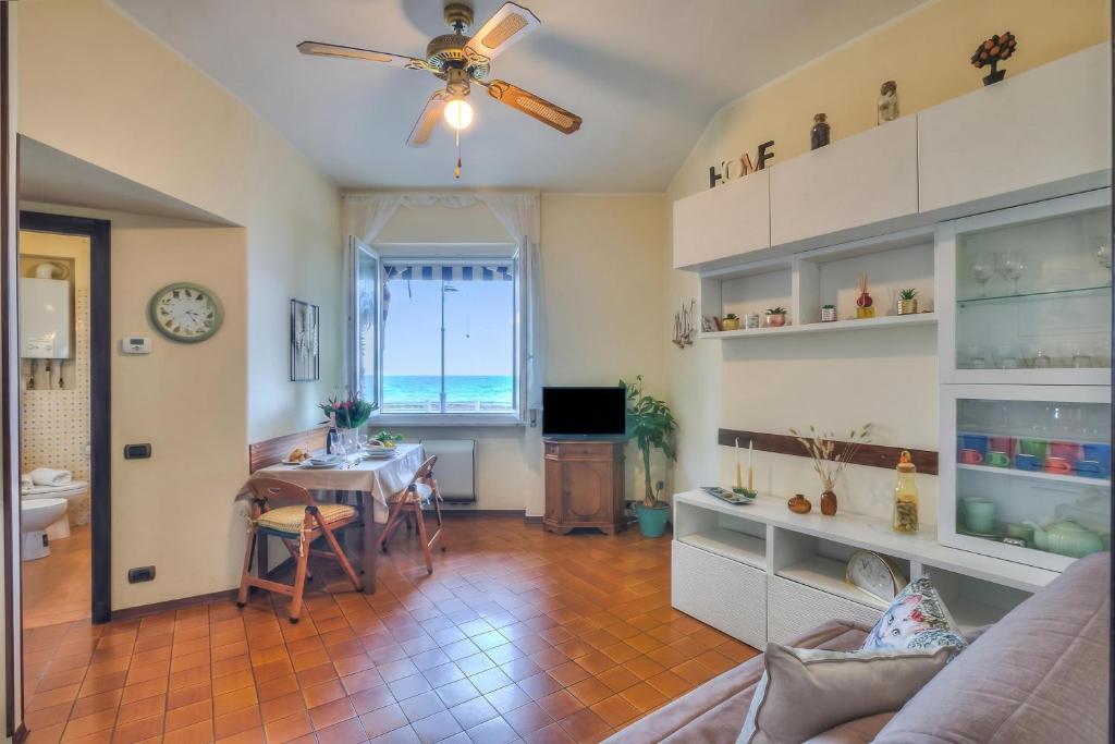 Mer Vivante - Front Beach with Balcony - Happy Rentals - 2