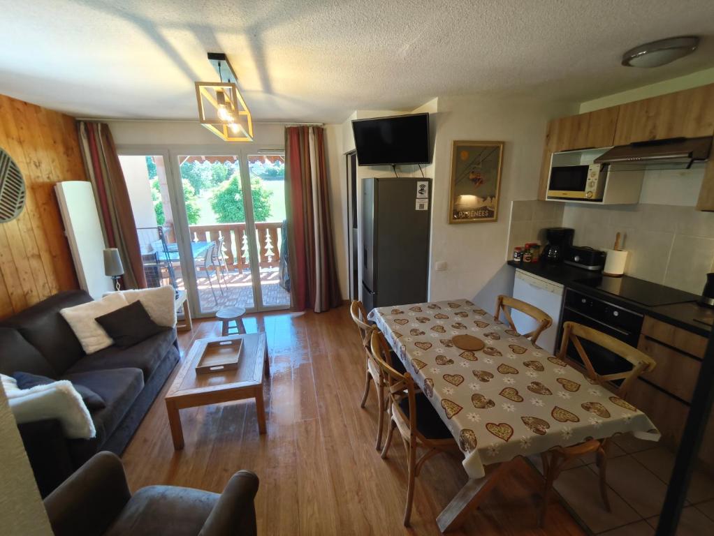 Appartement meublé T3 avec terrasse vue montagne - 3