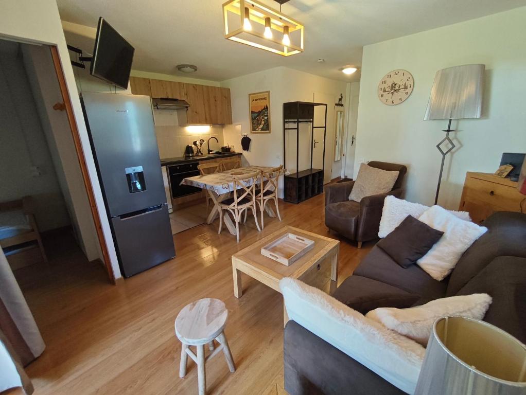 Appartement meublé T3 avec terrasse vue montagne - 1